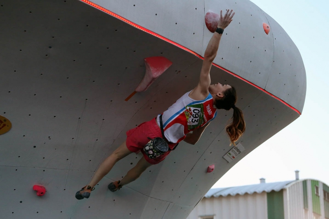 Немного солнца на холодных "скалах"... (Скалолазание, боулдеринг, москва, чемпионат россии, дмитрий шарафутдинов, татьяна шемулинкина, орехово-борисово)