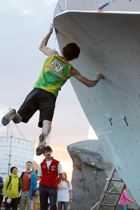 Немного солнца на холодных "скалах"... (Скалолазание, боулдеринг, москва, чемпионат россии, дмитрий шарафутдинов, татьяна шемулинкина, орехово-борисово)