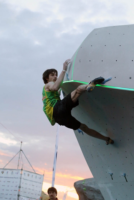 Немного солнца на холодных "скалах"... (Скалолазание, боулдеринг, москва, чемпионат россии, дмитрий шарафутдинов, татьяна шемулинкина, орехово-борисово)