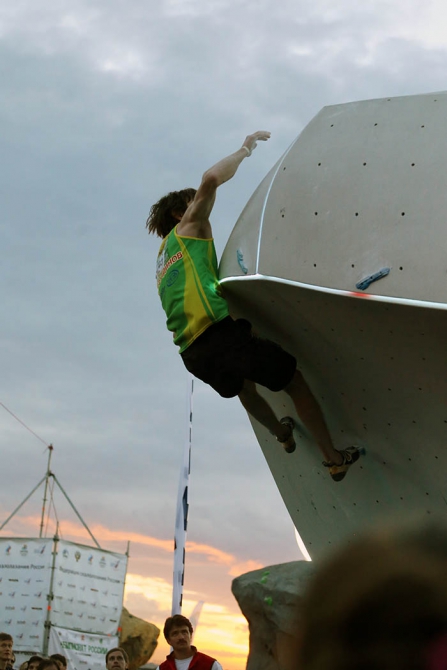Немного солнца на холодных "скалах"... (Скалолазание, боулдеринг, москва, чемпионат россии, дмитрий шарафутдинов, татьяна шемулинкина, орехово-борисово)