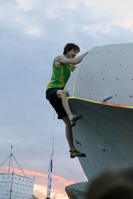 Немного солнца на холодных "скалах"... (Скалолазание, боулдеринг, москва, чемпионат россии, дмитрий шарафутдинов, татьяна шемулинкина, орехово-борисово)