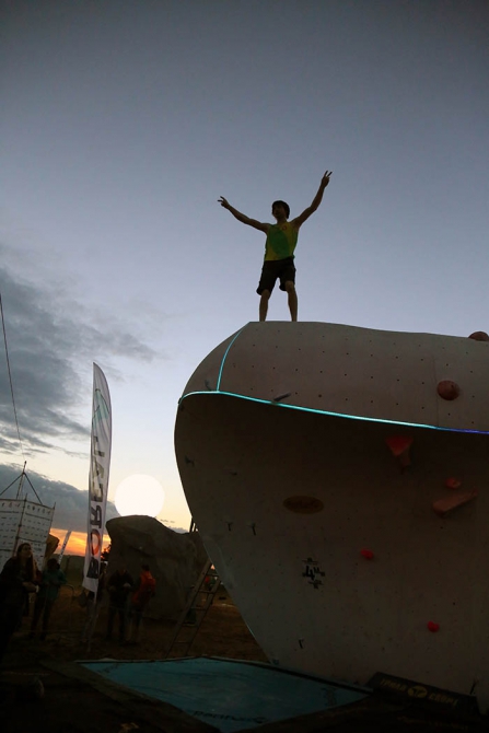 Немного солнца на холодных "скалах"... (Скалолазание, боулдеринг, москва, чемпионат россии, дмитрий шарафутдинов, татьяна шемулинкина, орехово-борисово)