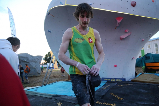 Немного солнца на холодных "скалах"... (Скалолазание, боулдеринг, москва, чемпионат россии, дмитрий шарафутдинов, татьяна шемулинкина, орехово-борисово)