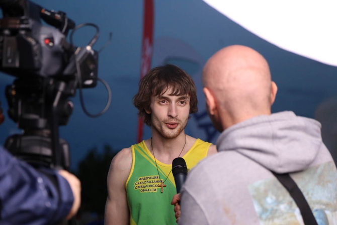 Немного солнца на холодных "скалах"... (Скалолазание, боулдеринг, москва, чемпионат россии, дмитрий шарафутдинов, татьяна шемулинкина, орехово-борисово)