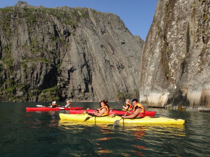 Троллфьорд - круизный лайнер "Хуртирутен" и наши каяки (Вода, лофотены, norway, кякинг, lofoten, норвегия, лофотенские острова, морские каяки)