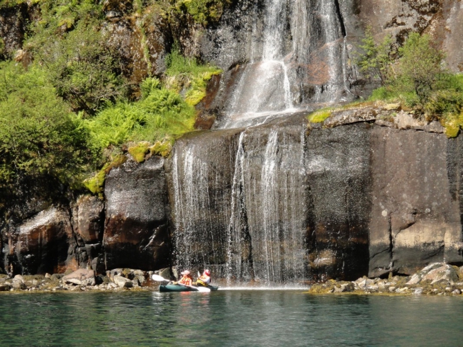 Троллфьорд - круизный лайнер "Хуртирутен" и наши каяки (Вода, лофотены, norway, кякинг, lofoten, норвегия, лофотенские острова, морские каяки)