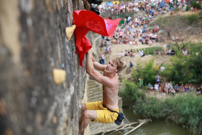 Red Bull Creepers! Скалолазные монстры в стране Басков. (Скалолазание)