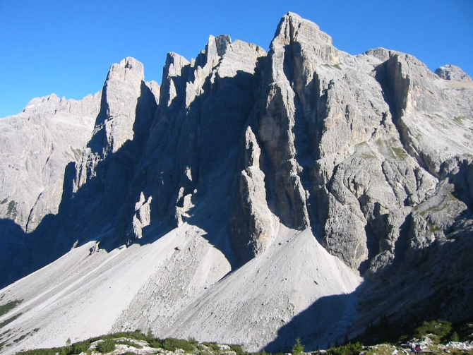 Так умирают горы. Огромный обвал в Доломитах. (италия, доломиты)