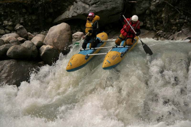 Томск-Гималаи: Река набирает мощь (Вода, пермит, томск-гималаи-2007, ковалевский, дудх-коси, катамаран, экспедиция, каякинг)