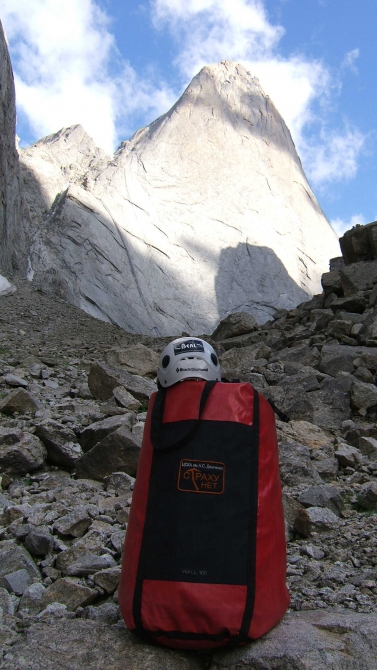 Каравшин 2007 и забавные приключения Демченков на большой-пребольшой стене (Альпинизм)