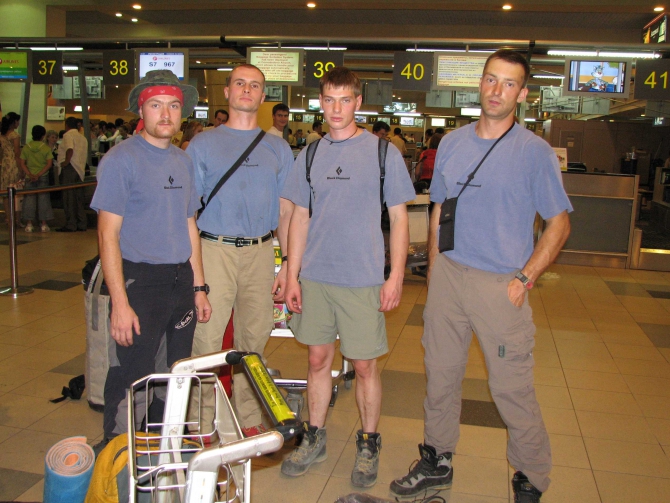 Каравшин 2007 и забавные приключения Демченков на большой-пребольшой стене (Альпинизм)