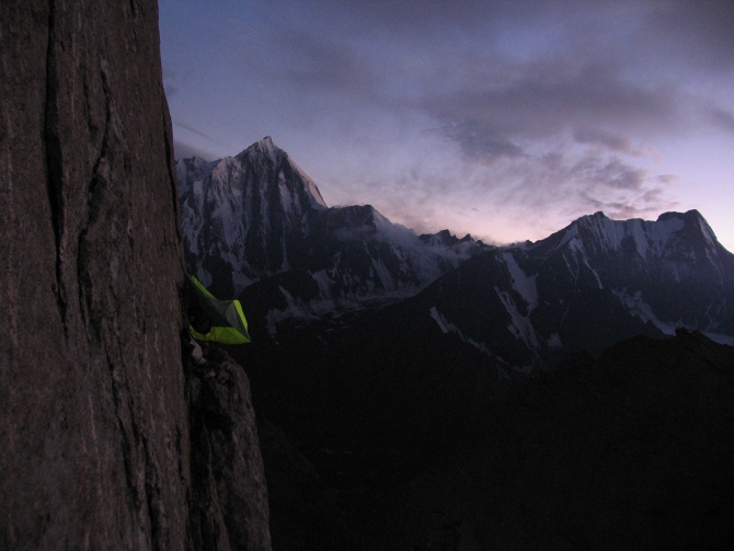 Каравшин 2007 и забавные приключения Демченков на большой-пребольшой стене (Альпинизм)