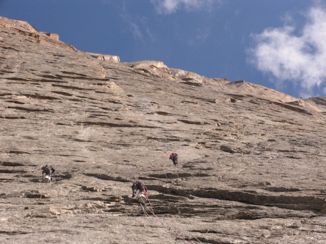 Каравшин 2007 и забавные приключения Демченков на большой-пребольшой стене (Альпинизм)