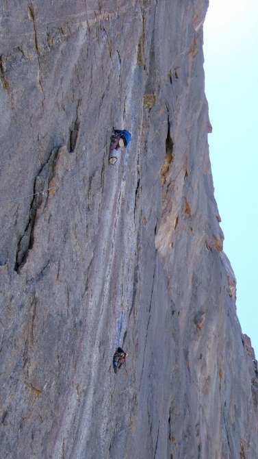 Каравшин 2007 и забавные приключения Демченков на большой-пребольшой стене (Альпинизм)