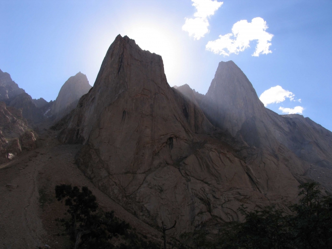 Каравшин 2007 и забавные приключения Демченков на большой-пребольшой стене (Альпинизм)
