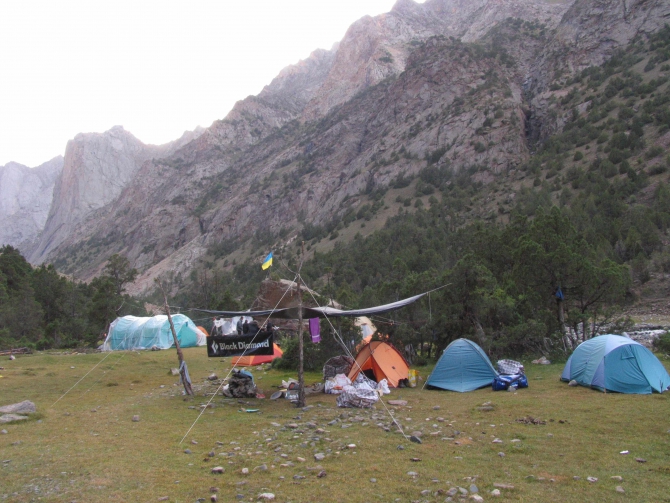 Каравшин 2007 и забавные приключения Демченков на большой-пребольшой стене (Альпинизм)