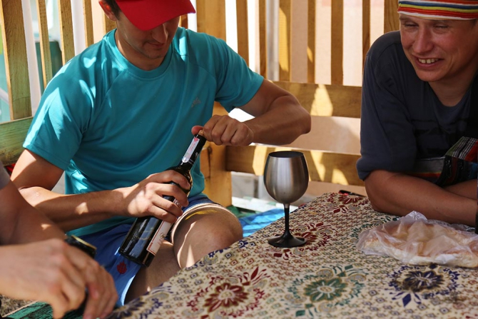 Каравшин. В ожидании винтокрылой железной птицы... (Альпинизм, каравшин-2014, чемпионат россии, памиро-алай, горы, соревнования)