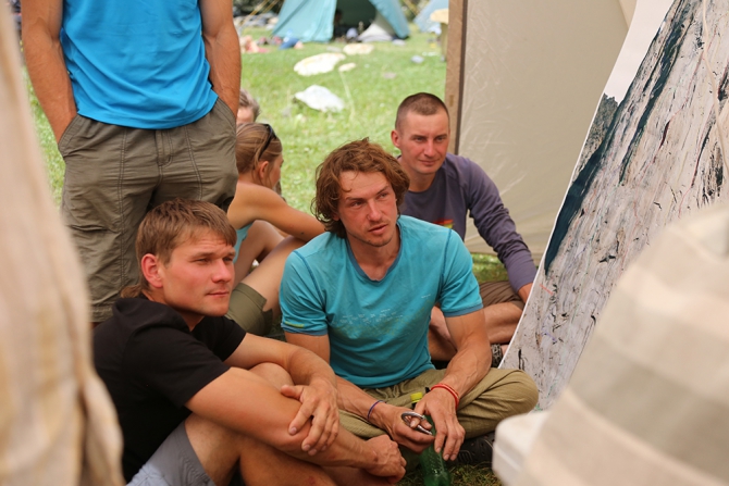 Елена Дмитренко передает с Чемпионата России по альпинизму (каравшин)