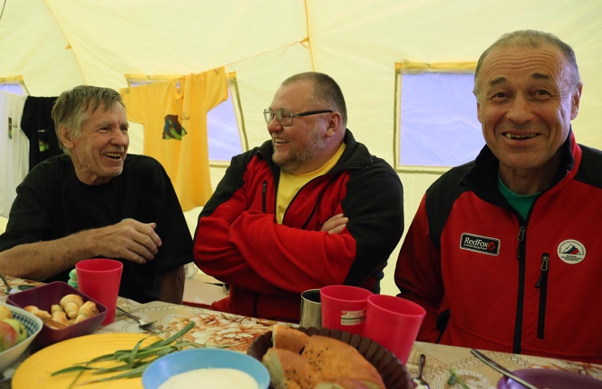 Елена Дмитренко передает с Чемпионата России по альпинизму (каравшин)