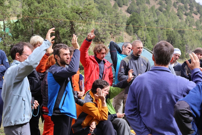 Елена Дмитренко передает с Чемпионата России по альпинизму (каравшин)