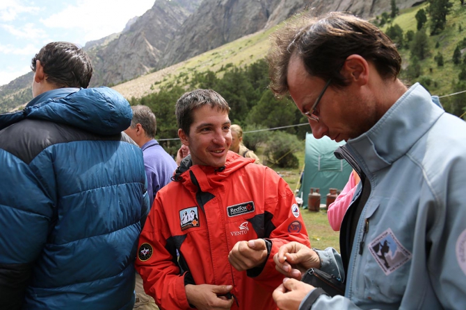 Елена Дмитренко передает с Чемпионата России по альпинизму (каравшин)