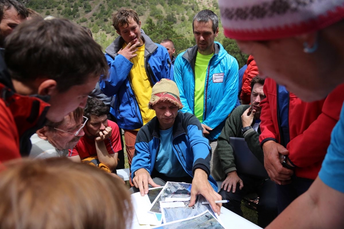 Елена Дмитренко передает с Чемпионата России по альпинизму (каравшин)