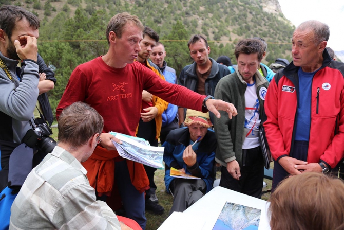 Елена Дмитренко передает с Чемпионата России по альпинизму (каравшин)