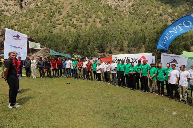 Елена Дмитренко передает с Чемпионата России по альпинизму (каравшин)