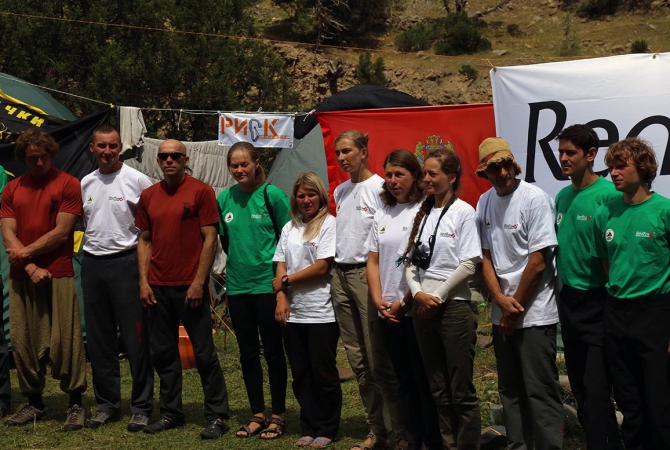 Елена Дмитренко передает с Чемпионата России по альпинизму (каравшин)