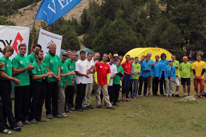 Елена Дмитренко передает с Чемпионата России по альпинизму (каравшин)