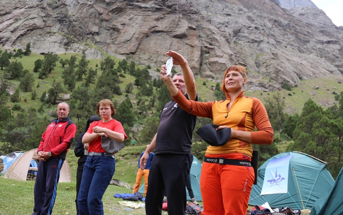 Елена Дмитренко передает с Чемпионата России по альпинизму (каравшин)