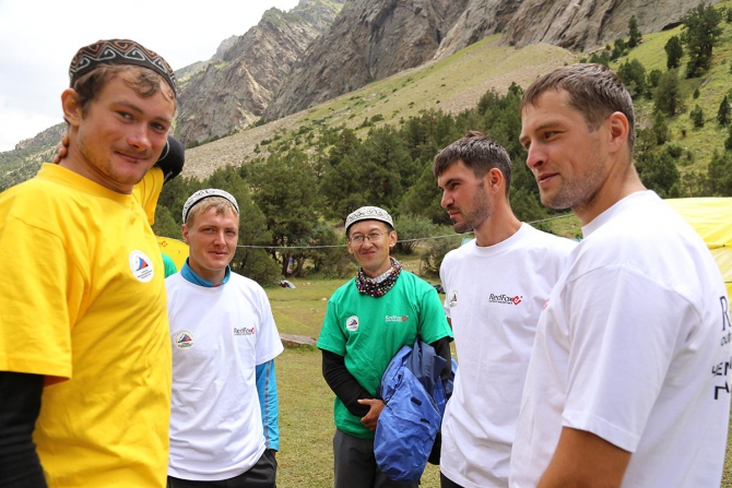 Елена Дмитренко передает с Чемпионата России по альпинизму (каравшин)