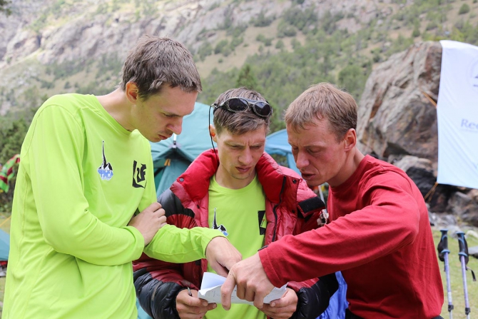 Елена Дмитренко передает с Чемпионата России по альпинизму (каравшин)