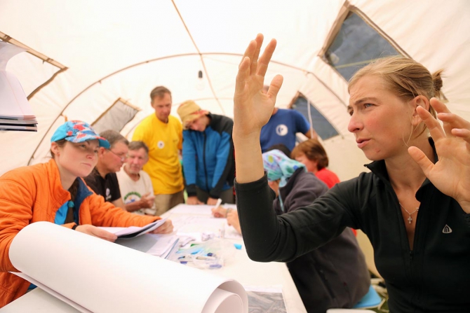 Елена Дмитренко передает с Чемпионата России по альпинизму (каравшин)