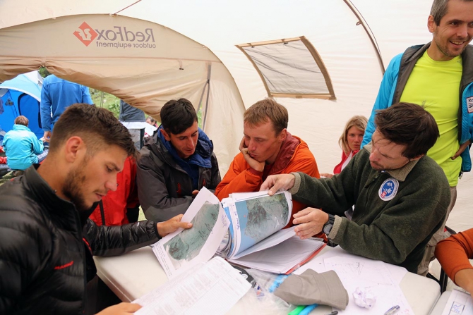 Елена Дмитренко передает с Чемпионата России по альпинизму (каравшин)