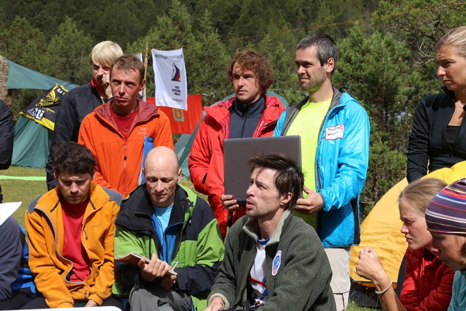 Елена Дмитренко передает с Чемпионата России по альпинизму (каравшин)