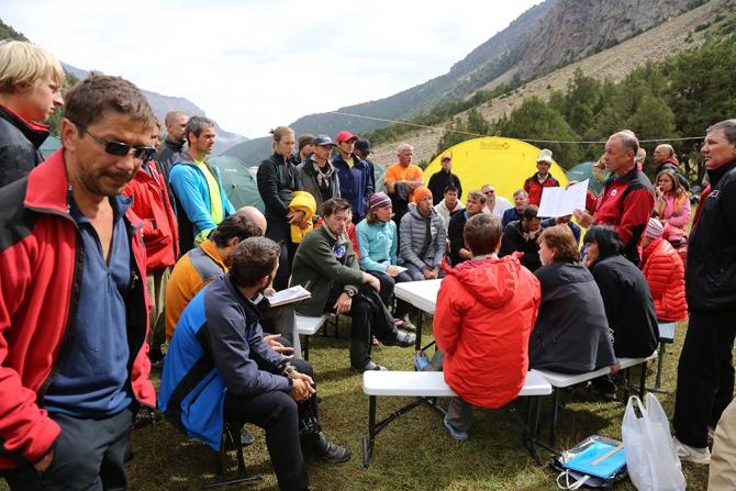 Елена Дмитренко передает с Чемпионата России по альпинизму (каравшин)