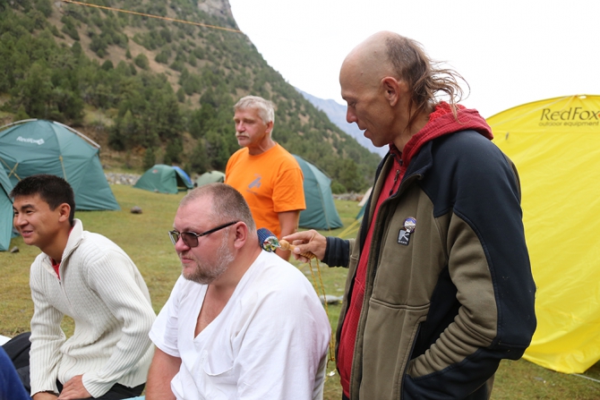 Елена Дмитренко передает с Чемпионата России по альпинизму (каравшин)