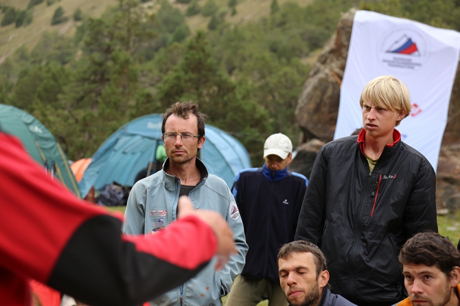 Елена Дмитренко передает с Чемпионата России по альпинизму (каравшин)