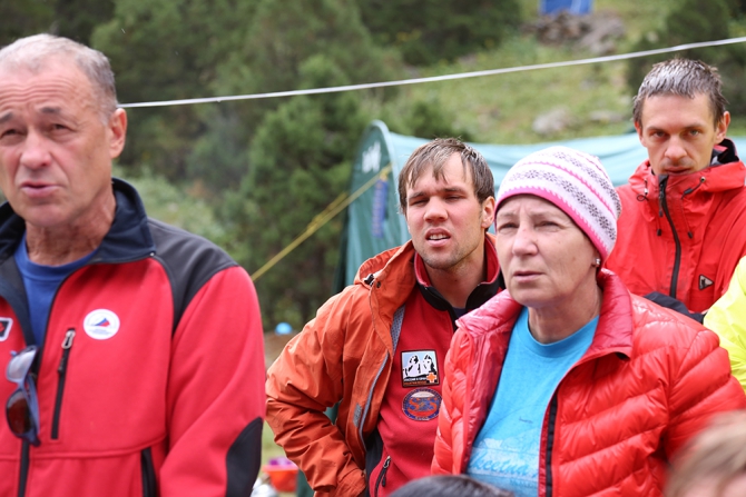 Елена Дмитренко передает с Чемпионата России по альпинизму (каравшин)