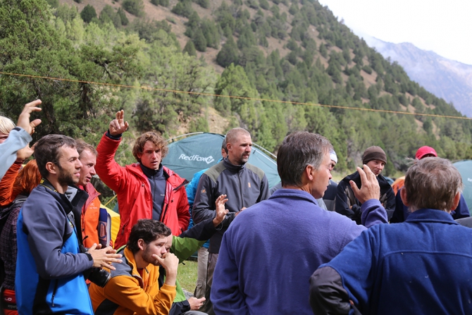 Елена Дмитренко передает с Чемпионата России по альпинизму (каравшин)