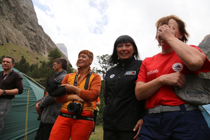 Елена Дмитренко передает с Чемпионата России по альпинизму (каравшин)