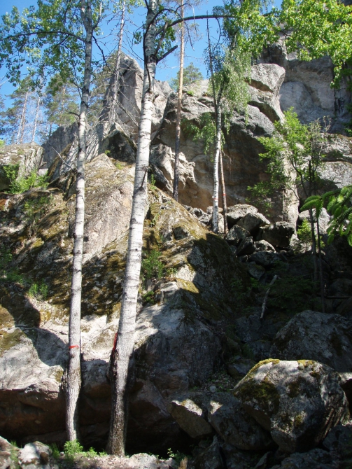 Спелеологи валят деревья на скалах Треугольного озера. (Альпинизм, треугольное)