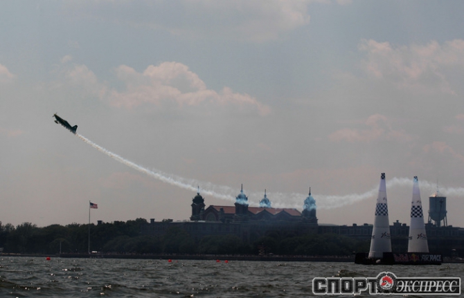Red Bull Air Race - пятый этап прошел в Нью-Йорке (Воздух)