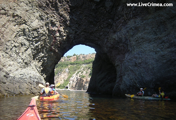 Морской Каякинг в Крыму: Фиолент (Вода, казачка, гроты)