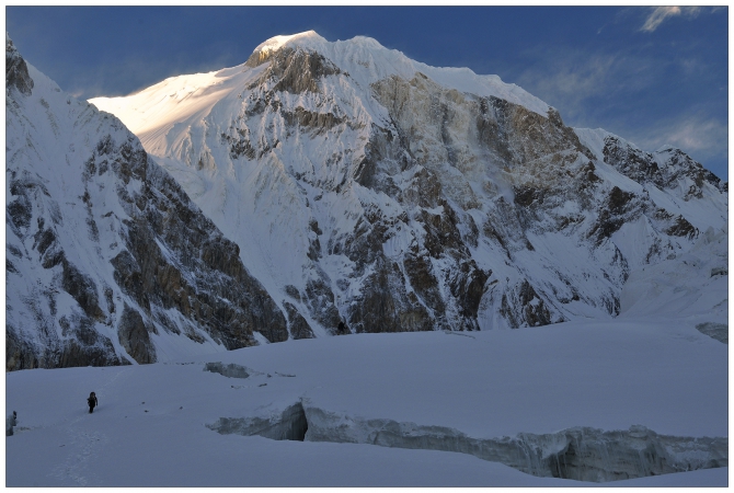 ЧУЖОГО НАМ НЕ НАДО. (Альпинизм)