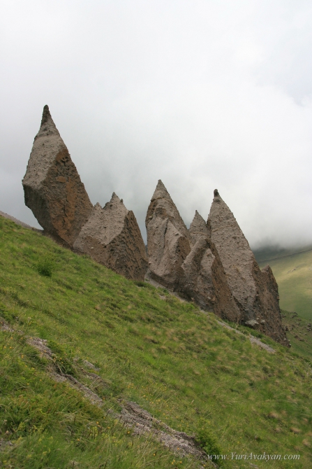 Джылы-Су (северный склон Эльбруса, Альпинизм, водопады, вечные льды, "замки", нарзан, северный кавказ, "грибы", вершина, восхождение, лишайники, закаты)
