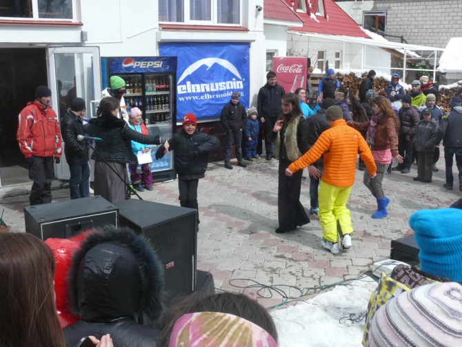 Чегет - праздник на поляне. (приэльбрусье)