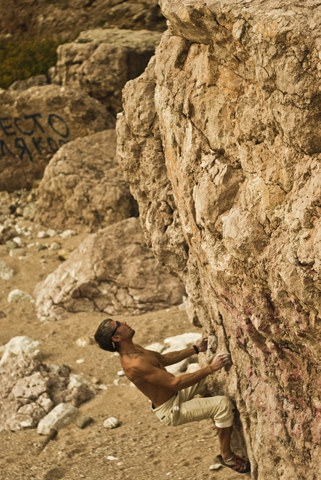 Болдеринг, пляж "Васили", Балаклава. (Скалолазание, васили.)