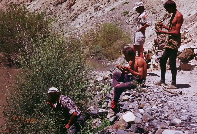 ЗОЛОТАЯ ОСЕНЬ НА ПАМИРЕ. (Горный туризм, маи)